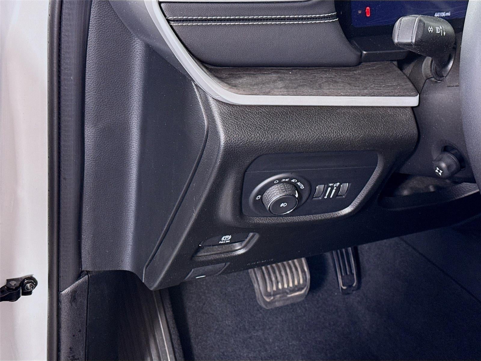 2023 Jeep Grand Cherokee — interior view