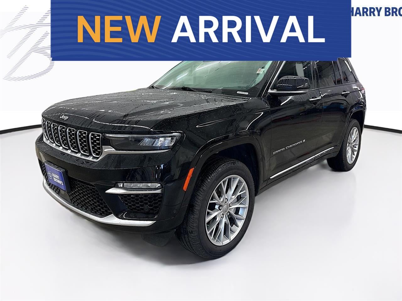 2022 Jeep Grand Cherokee Summit in Black — front three-quarter view